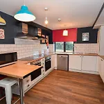 Convenient 4bed Budget In Headingley * Leeds (West Yorkshire)