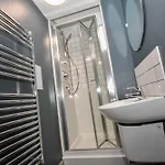 Convenient 4bed Budget In Headingley