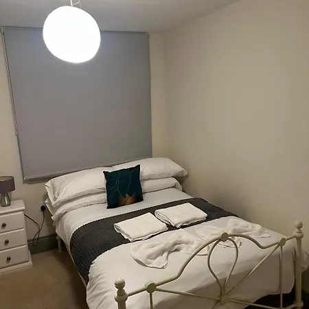 Апартаменты Convenient 4bed Budget In Headingley Лидс