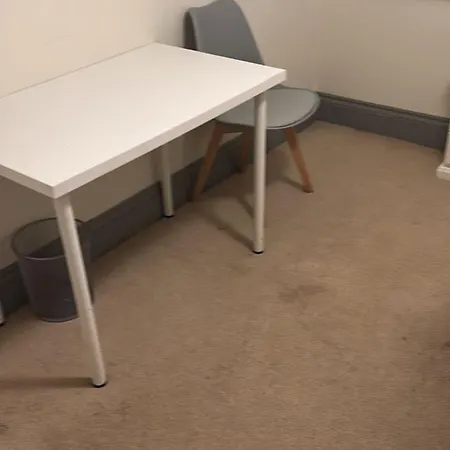 Convenient 4bed Budget In Headingley * Лидс