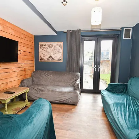 Convenient 4bed Budget In Headingley