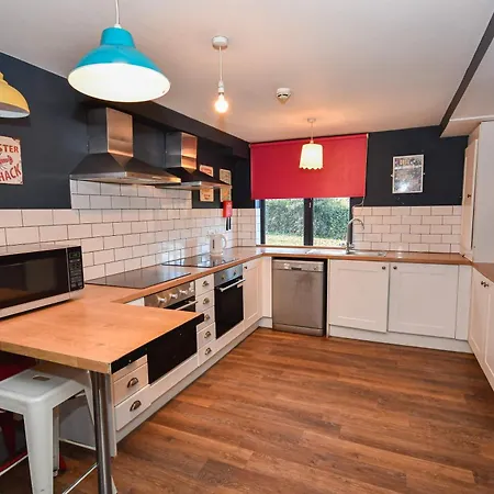 Convenient 4bed Budget In Headingley * Leeds (West Yorkshire)