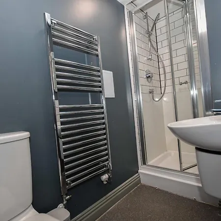 Convenient 4bed Budget In Headingley 리즈