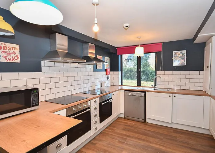 Convenient 4bed Budget In Headingley *