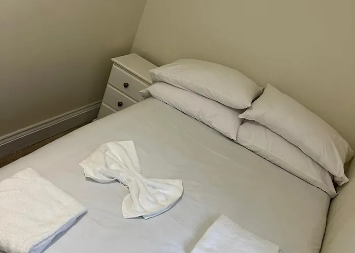 Convenient 4bed Budget In Headingley Daire