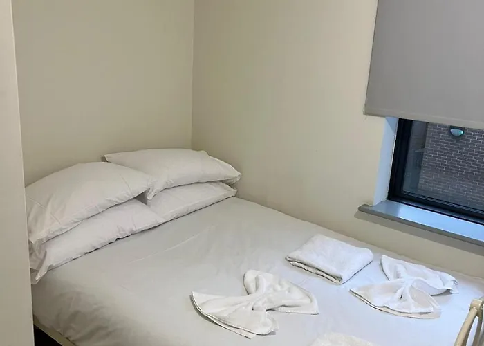 Convenient 4bed Budget In Headingley * Leeds (West Yorkshire)