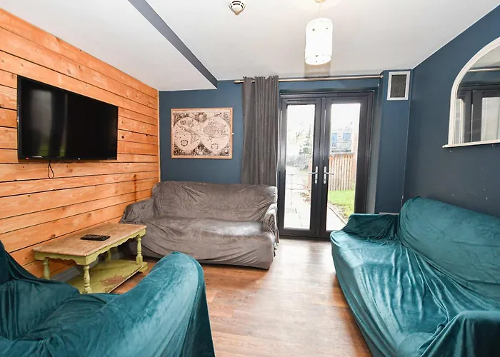 Convenient 4bed Budget In Headingley