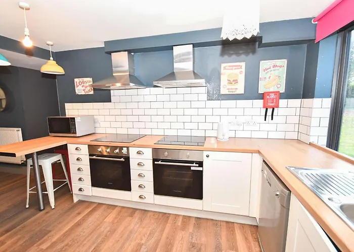 Convenient 4bed Budget In Headingley Apartment *
