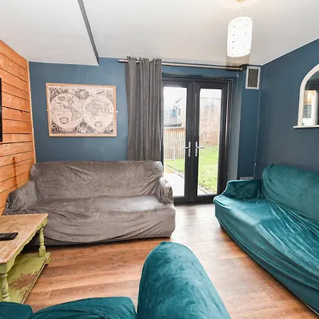 Convenient 4bed Budget In Headingley Лідс