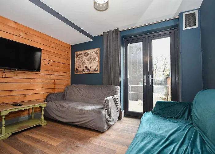 Convenient 4bed Budget In Headingley